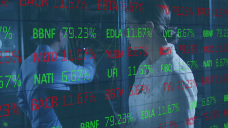 Animación-Del-Procesamiento-De-Datos-Sobre-Una-Ingeniera-De-TI-Caucásica-Con-Una-Computadora-Portátil-Revisando-Servidores-De-Computadora