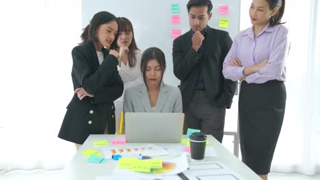 business people proficiently discuss work project on computer