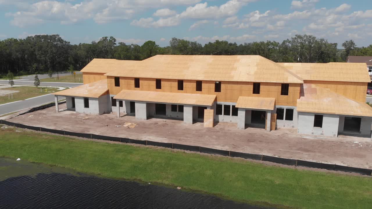 construcción de viviendas multifamiliares en el sur de florida