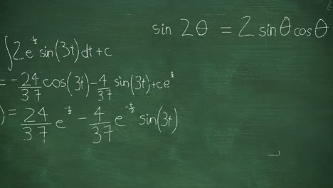 Mathematische-Berechnungen-In-Kreide-Geschrieben,-Schwebend-über-Grünem-Tafelhintergrund-4k
