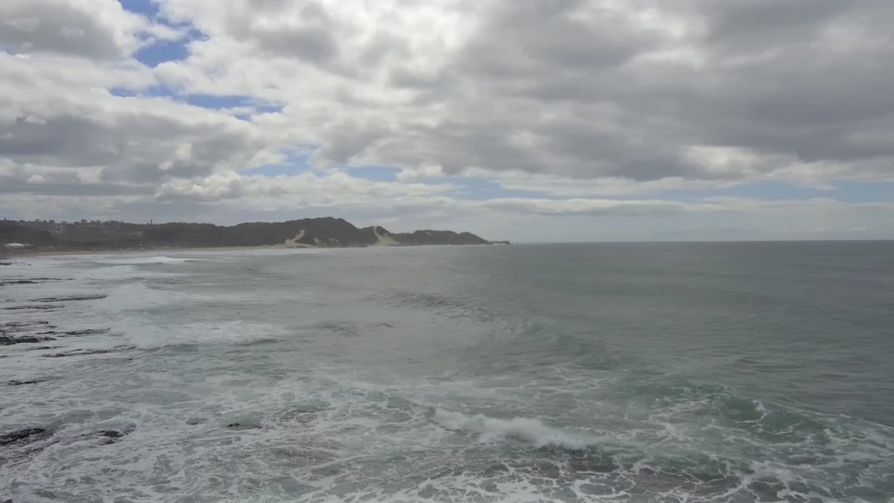 남아프리카 공화국의 수족관 보드 워크에서 동쪽 런던 해변 정면의 전망