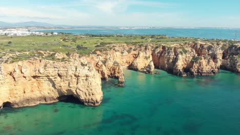 volar sobre el océano atlántico esmeralda frente a lagos