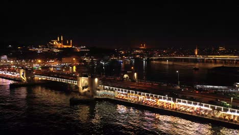 vista aérea nocturna de estambul, el cuerno de oro, el puente de galata, eminönü y karaköy video de stock europa, lugar famoso, galata, el puante de galata y el cuer no de oro - estambul