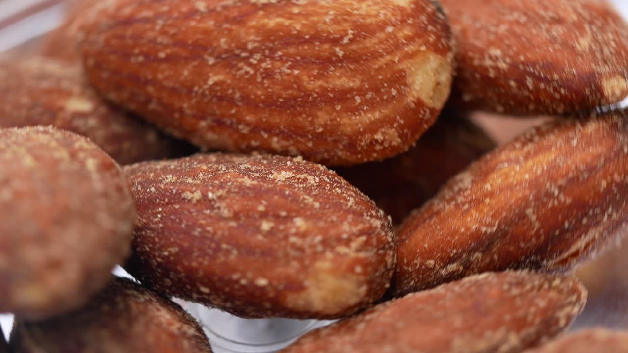 바탕에 아몬드 회전