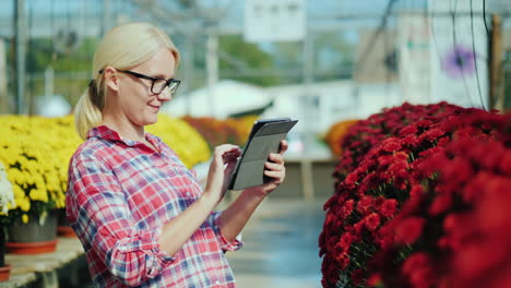 Woman-Works-With-Tablet-in-Greenhouse