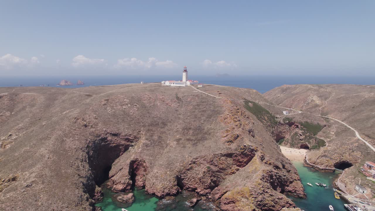 vista panorámica a través de berlengas grande, el vasto océano atlántico en el fondo, portugal