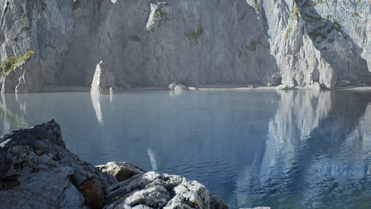 песчаный пляж среди скал на побережье атлантического океана в португалии