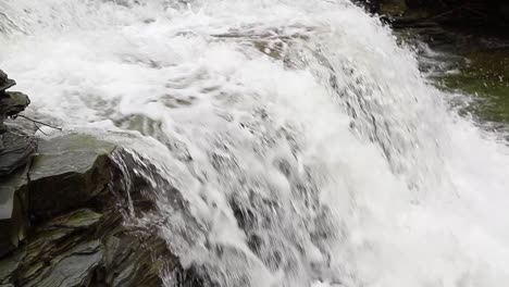 Cacerola-De-Izquierda-A-Derecha-De-La-Cascada