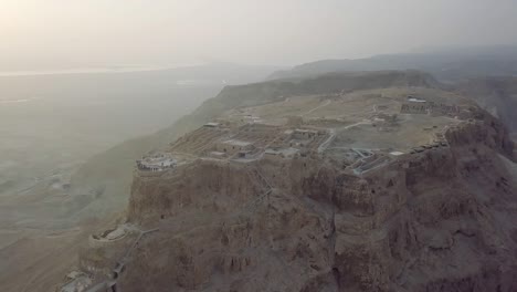 volando alrededor de los restos de masada