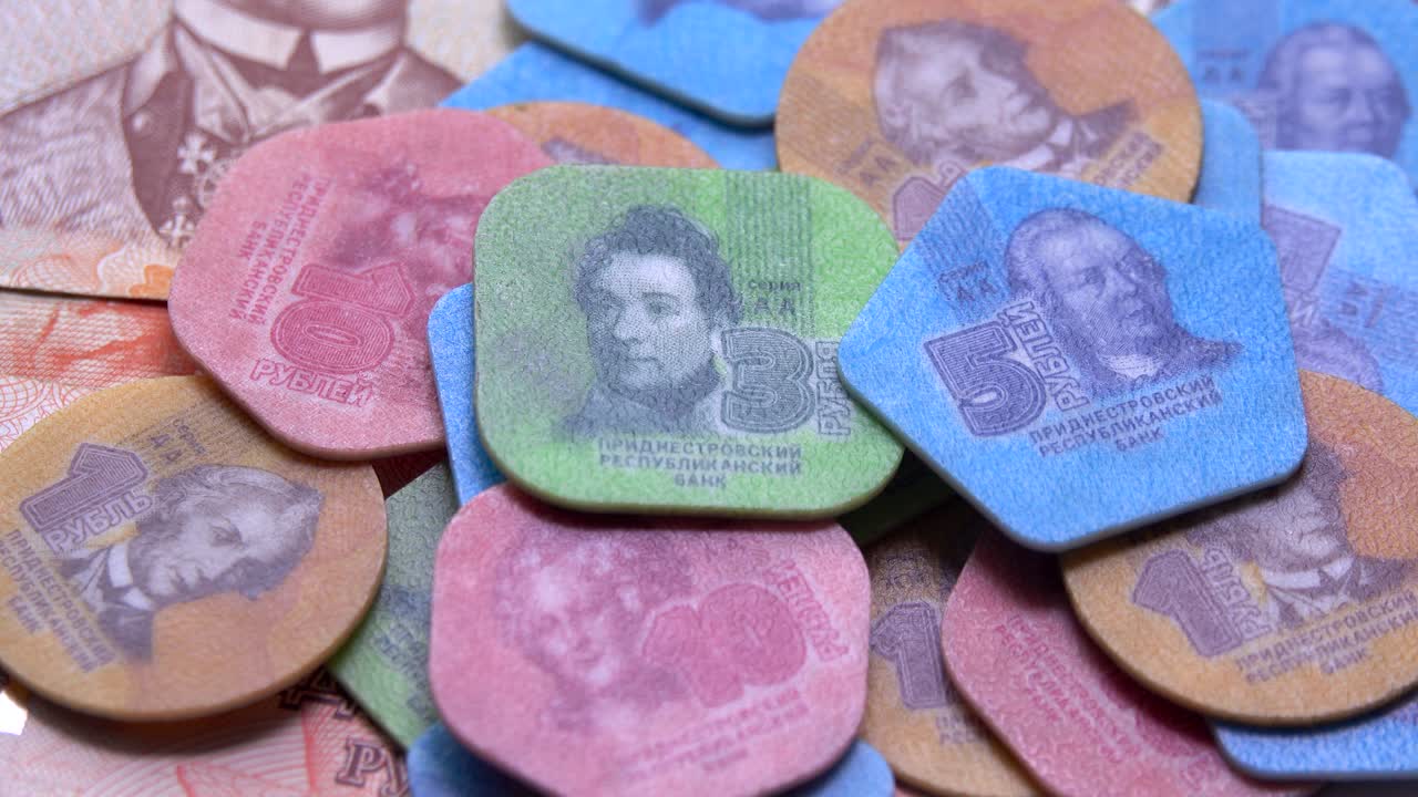 monedas de plástico de transnistria, disparo de deslizador de seguimiento - 4k