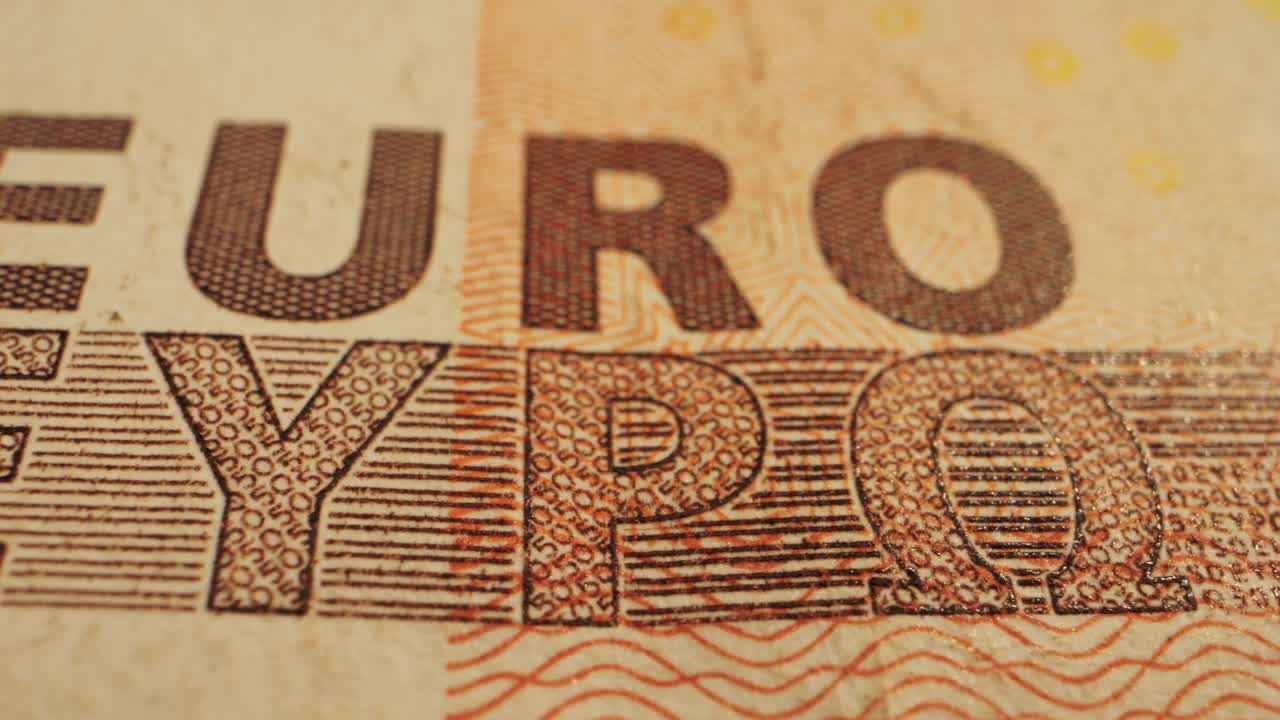Primo piano di banconote da cinquanta euro. Valuta europea EUR, Banca Centrale Europea. Macro di denaro da 50 euro. Concetto di economia, finanza e banca nell'Unione Europea