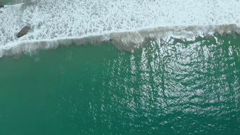 Olas-En-Una-Playa-Brasileña