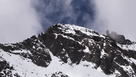 Carihuairazo-volcano-fumarole,-Andes-mountain-range-in-Ecuador