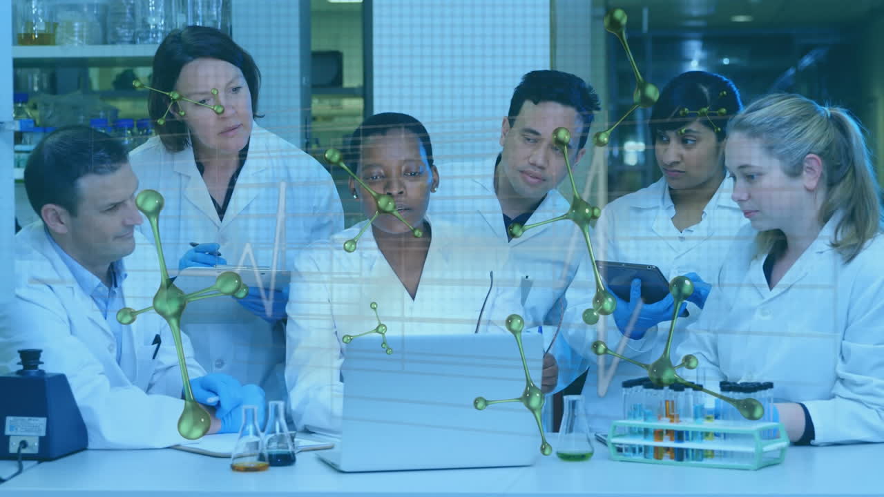 молекулярная структура движется против группы ученых, работающих вместе в лаборатории