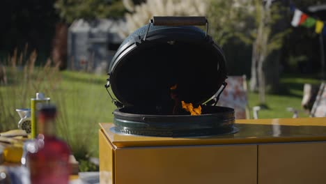 Outside-BBQ-kitchen-with-flames