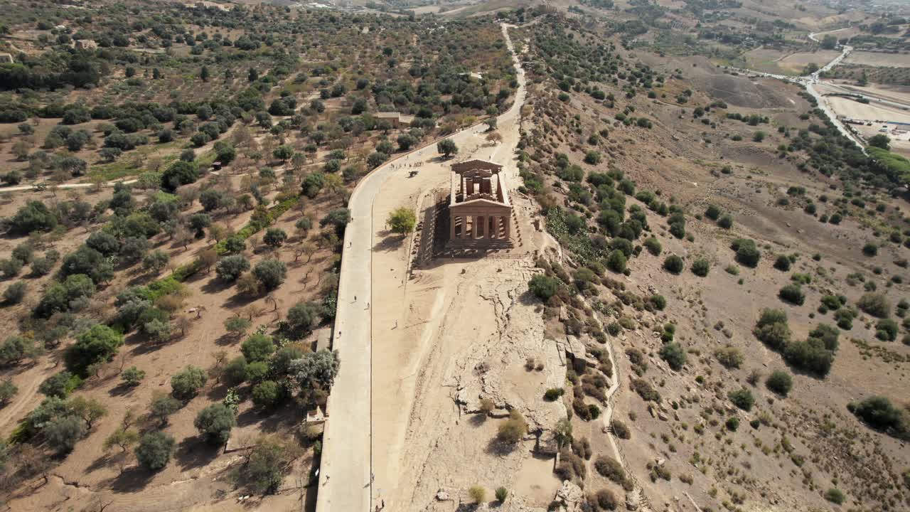 imágenes aéreas por drones del templo griego de agrigento, en sicilia, italia