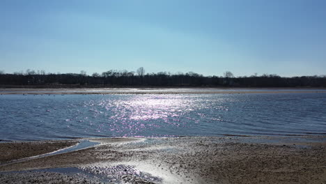 â€Žâ-¨una-Vista-De-ángulo-Bajo-Del-Arroyo-Rancocas-En-Nueva-Jersey-En-Un-Día-Soleado