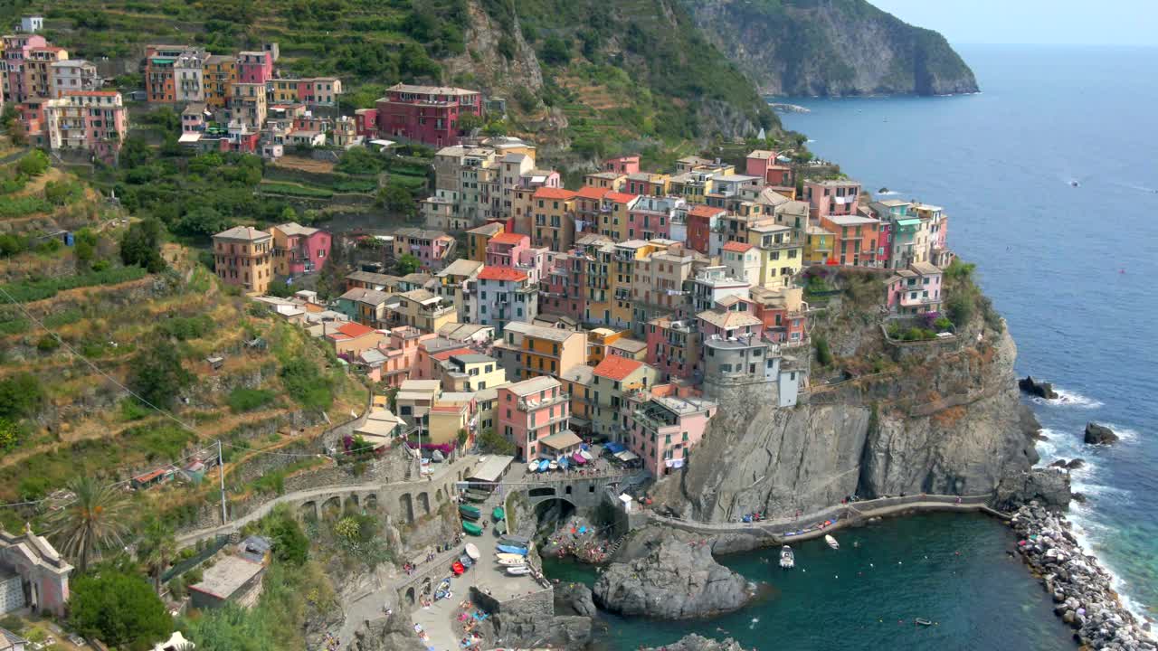 마나롤라, 이탈리아 친퀘테레의 공중 4k 영상