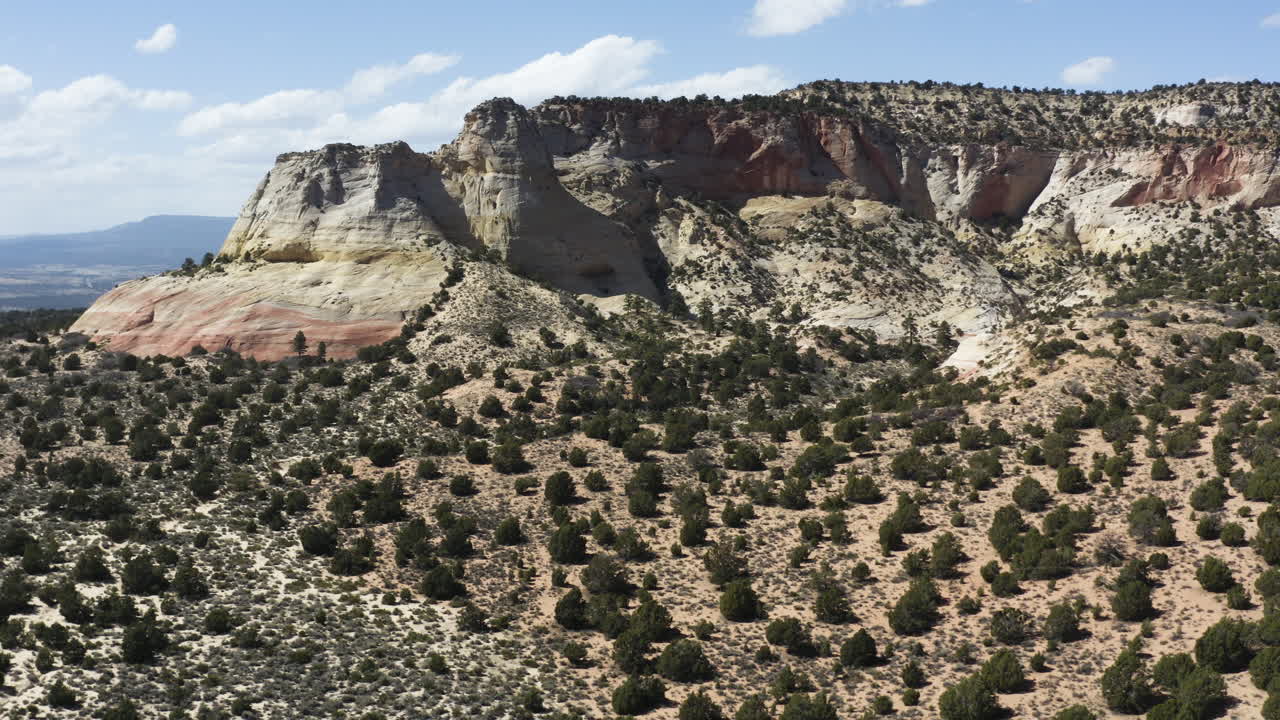 모압, 유타 근처 남서부 사막 풍경의 암석 지층 - 공중