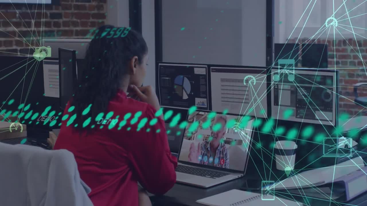 animación de gráficos y conexiones sobre una mujer de negocios caucásica haciendo una videollamada