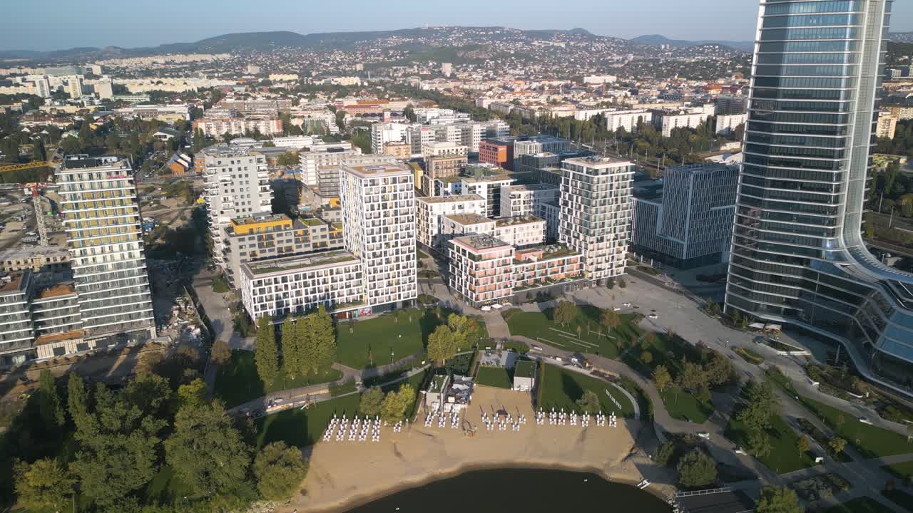 drone disparado sobre el campus de mol en el distrito financiero de budapest
