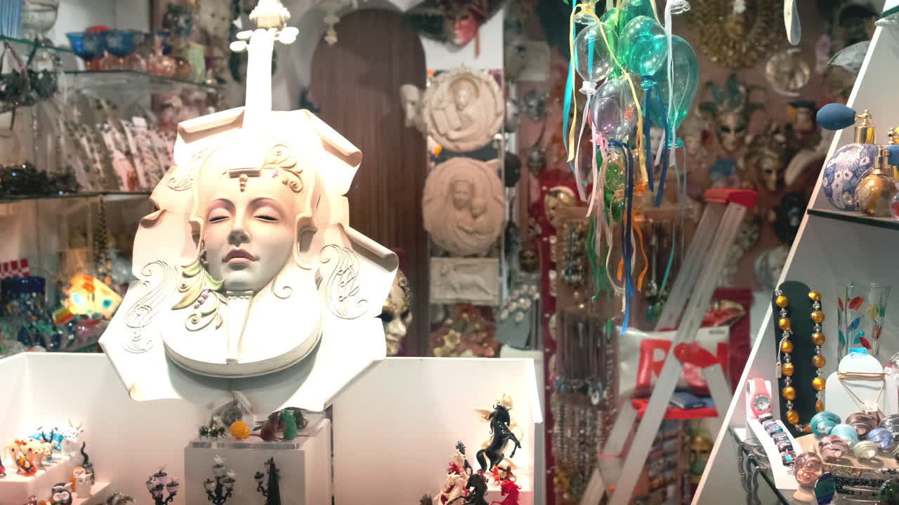 베네치아 기념품 가게 창문 전시