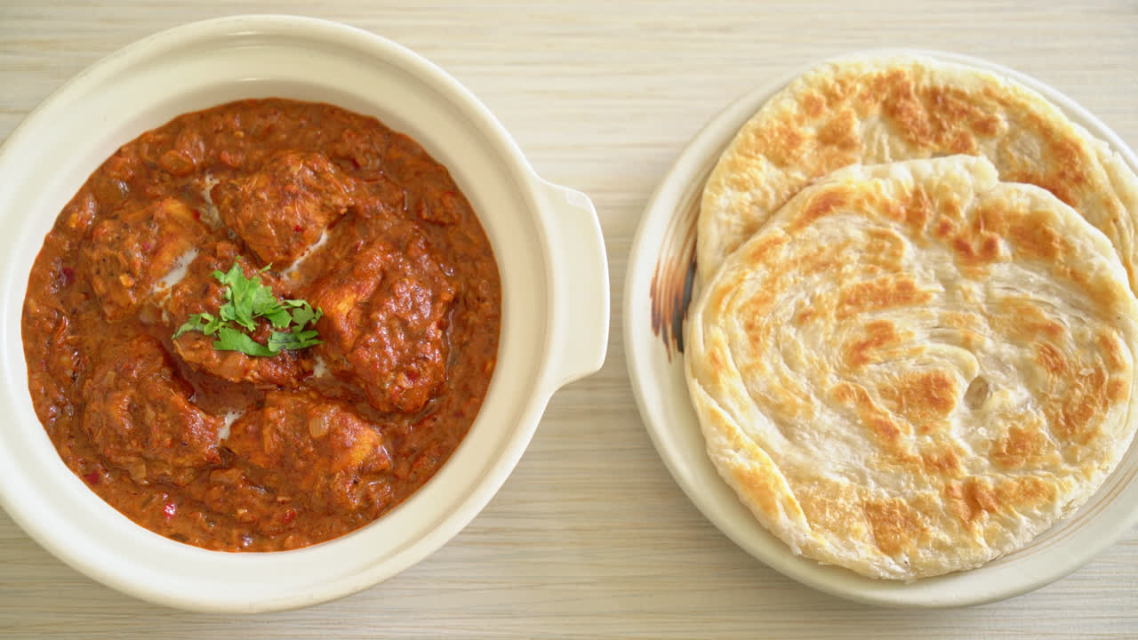 pollo tikka masala curry picante comida de carne con roti o pan naan - estilo de comida india