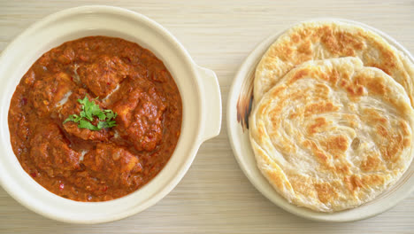 Pollo-Tikka-Masala-Curry-Picante-Comida-De-Carne-Con-Roti-O-Pan-Naan---Estilo-De-Comida-India