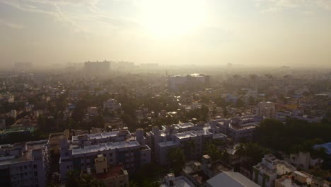 Toma-Aérea-De-Drones-Del-Amanecer-Temprano-En-La-Mañana-En-La-Ciudad-De-Chennai,-India