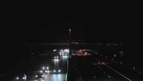 österreichische-Autobahn-Autobahnverkehr-In-Zwei-Richtungen-Während-Der-Nacht