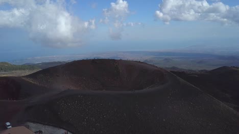 Esta-Es-Una-Toma-De-Drone-Del-Refugio-Sapienza-Ubicado-Al-Pie-Del-Monte-Etna-En-Sicilia.