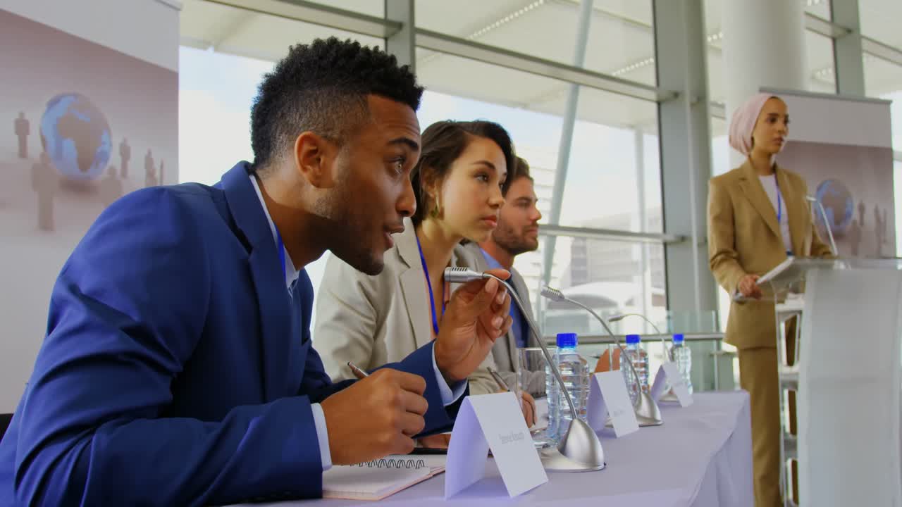 Business people speaking in business seminar 4k