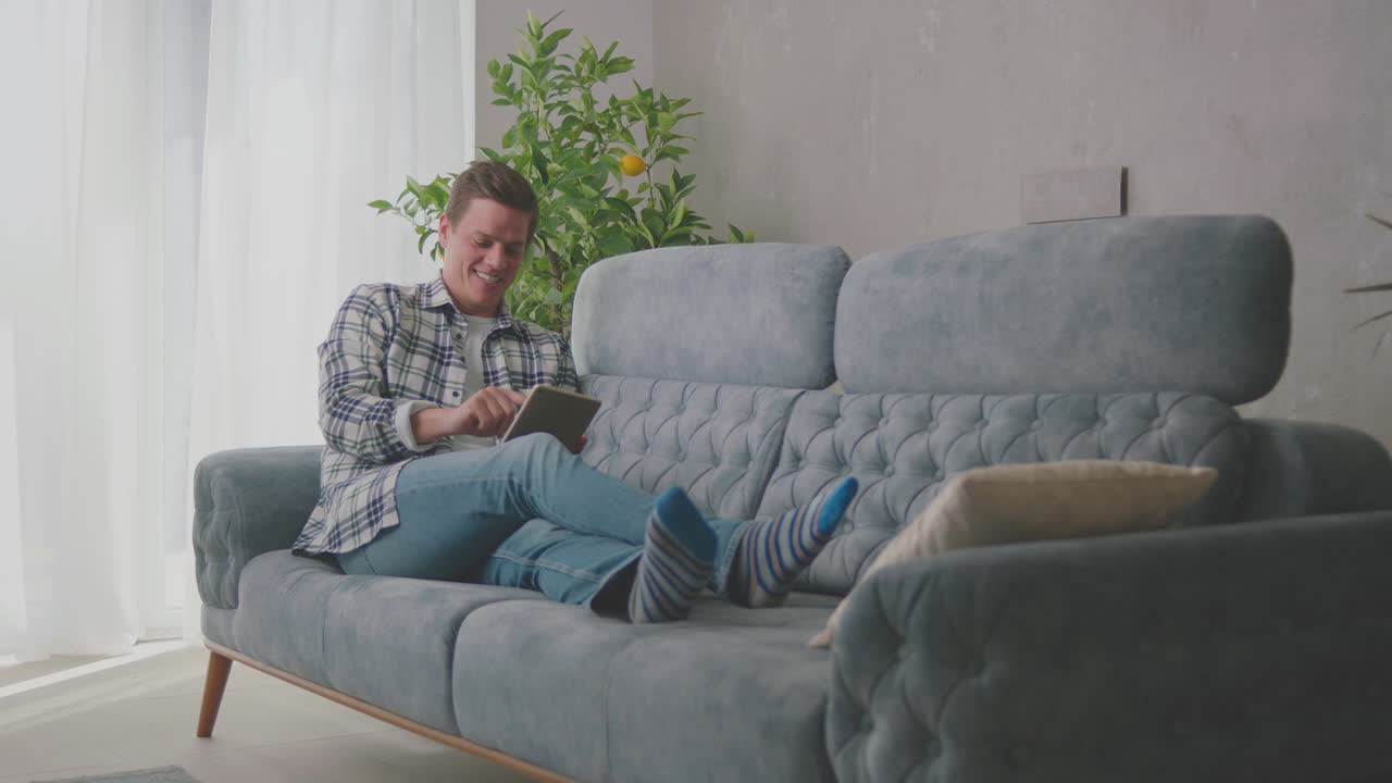 원격 통신을 하는 사람