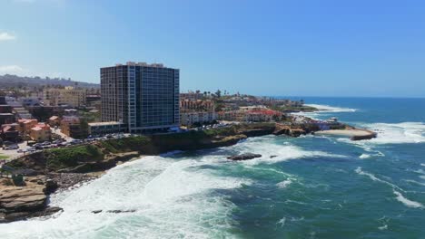 Vista-Aérea-Del-Centro-De-La-Jolla-En-San-Diego,-California,-Estados-Unidos---Disparo-De-Drone