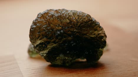 rara colección de cristales de piedras preciosas de moldavita de la república checa