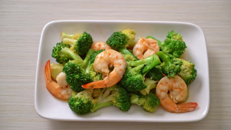 stir-fried broccoli with shrimps - homemade food style