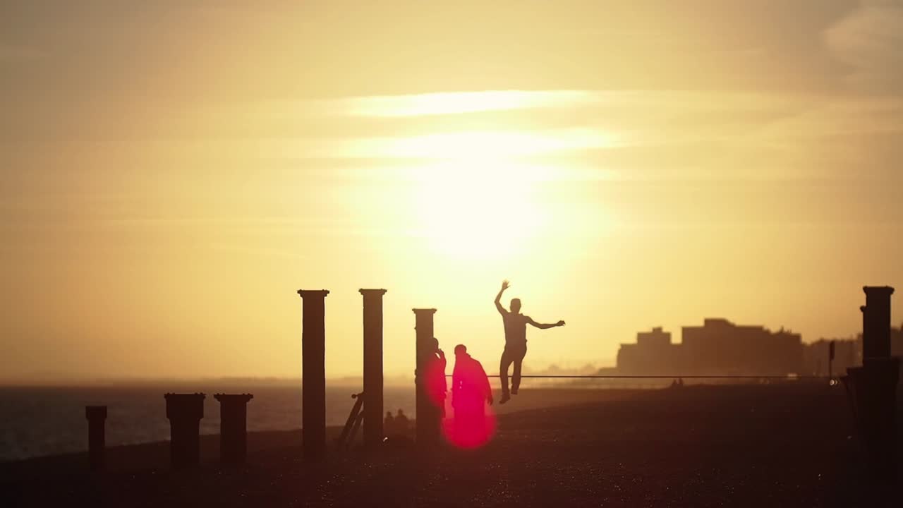 영국 브라이튼 해변에 모인 사람들