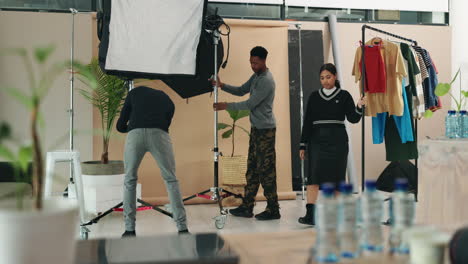 sesión de fotografía de moda en un estudio