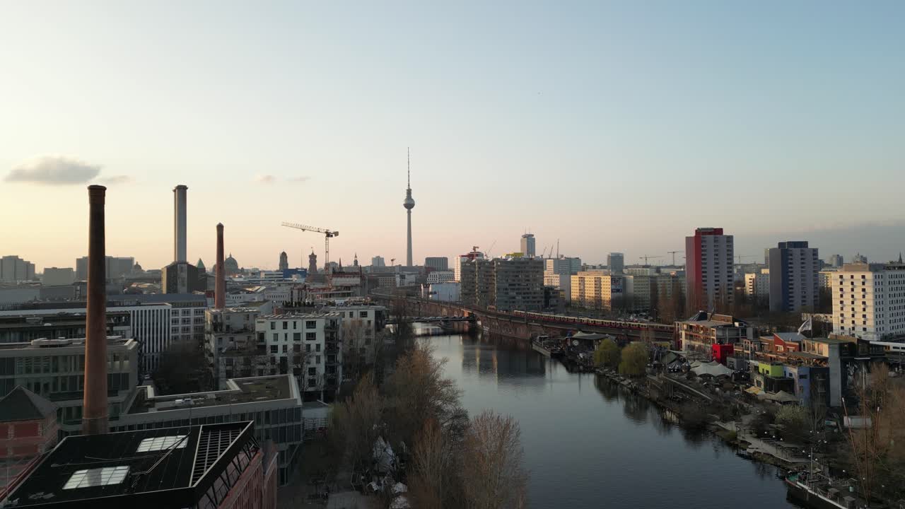 Droneoptagelser over Berlins skyline