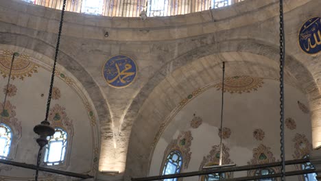 interior de una mezquita histórica