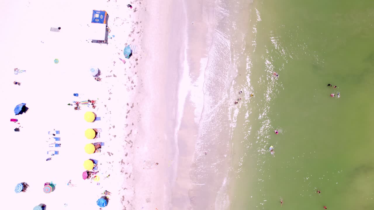 여름에 세인트 피트 비치 플로리다의 무인 항공기 샷