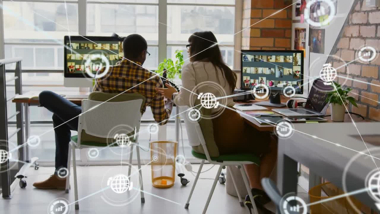 사무실에서 다양한 사업가들과의 아이콘과의 연결 네트워크의 애니메이션