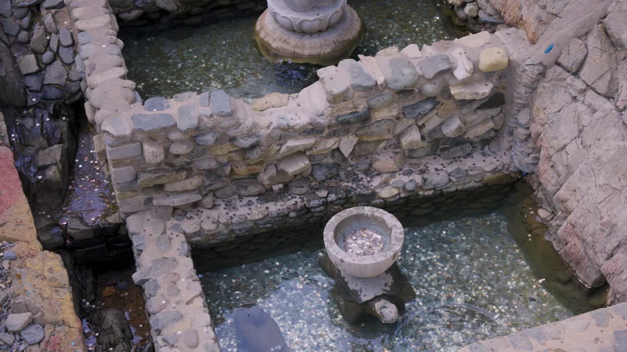 fuente de deseos en el templo de haedong yonggungsa, corea del sur