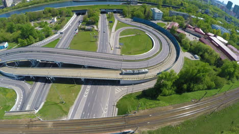 Vista-Aérea-De-Una-Intersección-De-Autopista