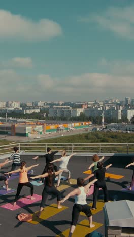 urban rooftop yoga class