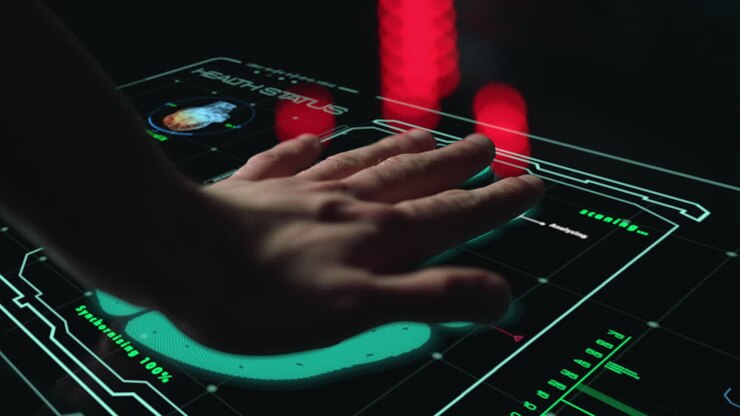 Scanner biometrico medico ad alta tecnologia che analizza lo stato di salute scansionando la mano, primo piano.
