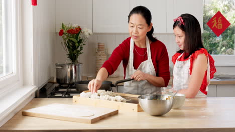 Cocinando,-Aprendiendo-Y-Asiatica-Con-Madre