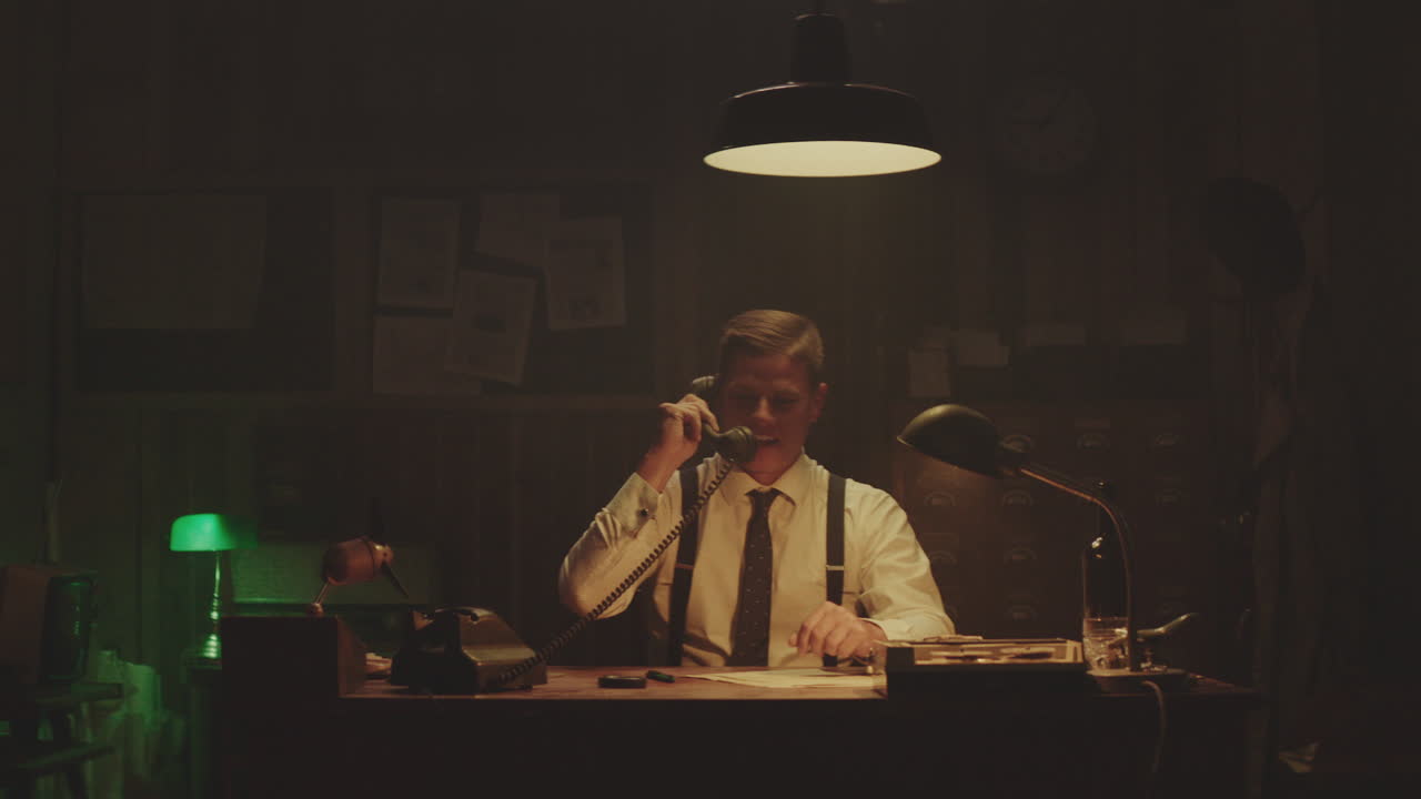 Retro Detective at Work