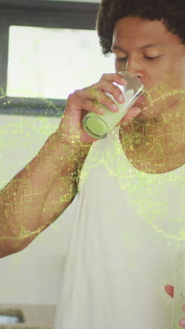 animación de cadena de adn sobre hombres afroamericanos bebiendo agua