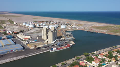 Getreidesilos,-Getreideaufzug-Und-Lagertanker,-Luftaufnahme,-Port-la-Nouvelle